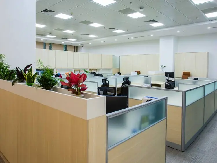 Aufgeräumtes, sauberes Büro